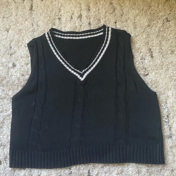 SHEIN Black V-Neck Sweater Vest - Picture 1 of 4